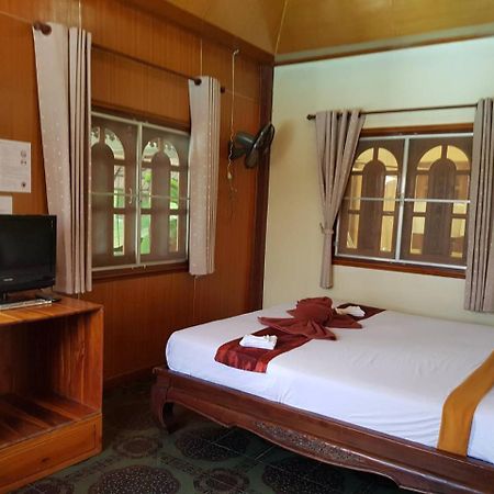 Noble Night Guesthouse Kanchanaburi Buitenkant foto