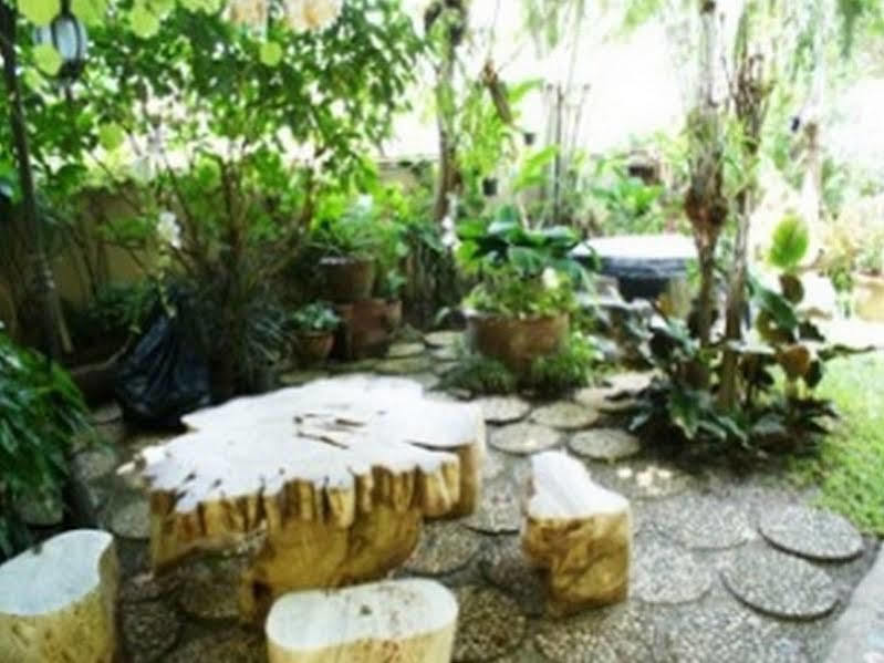 Noble Night Guesthouse Kanchanaburi Buitenkant foto