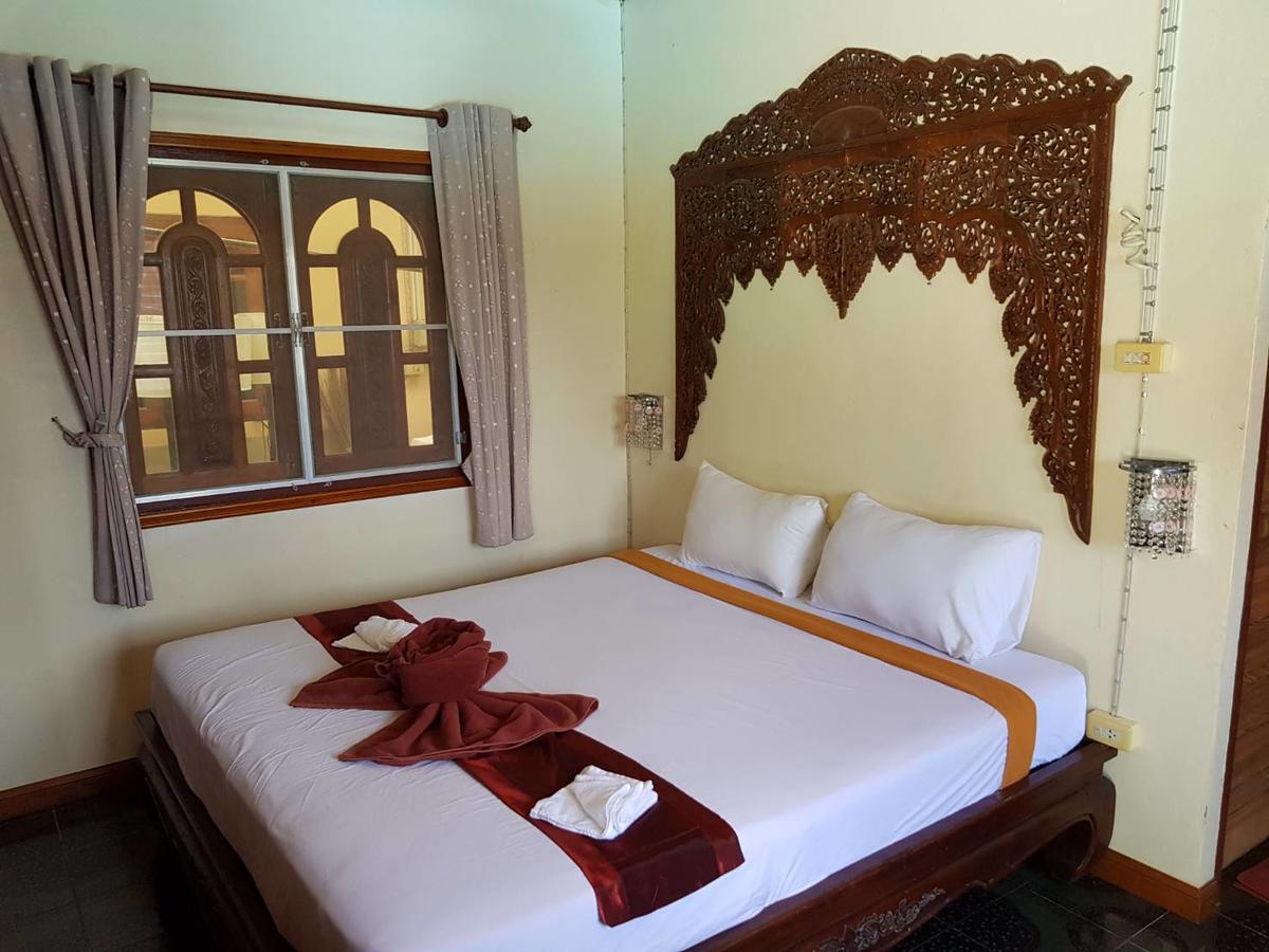 Noble Night Guesthouse Kanchanaburi Buitenkant foto
