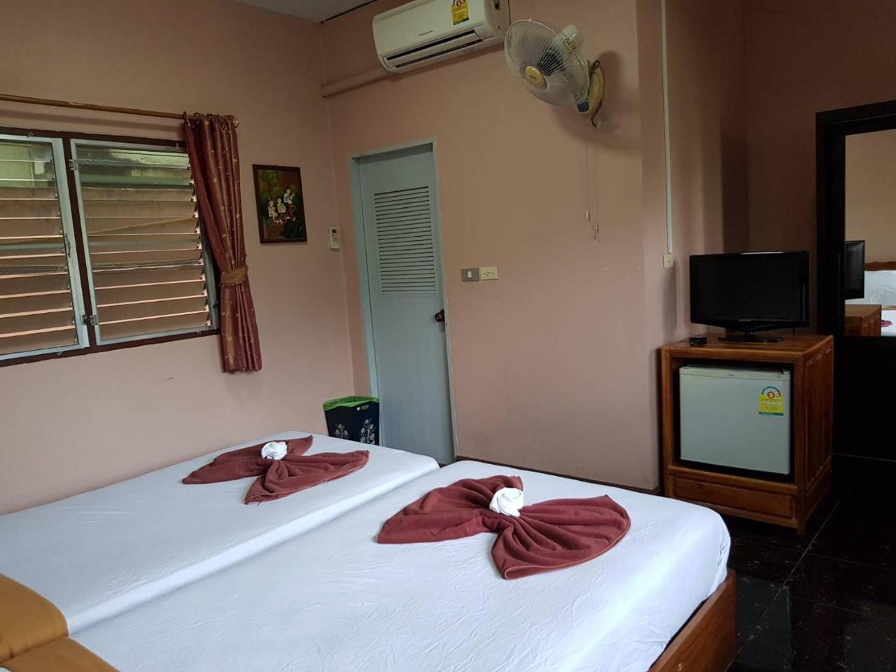 Noble Night Guesthouse Kanchanaburi Buitenkant foto