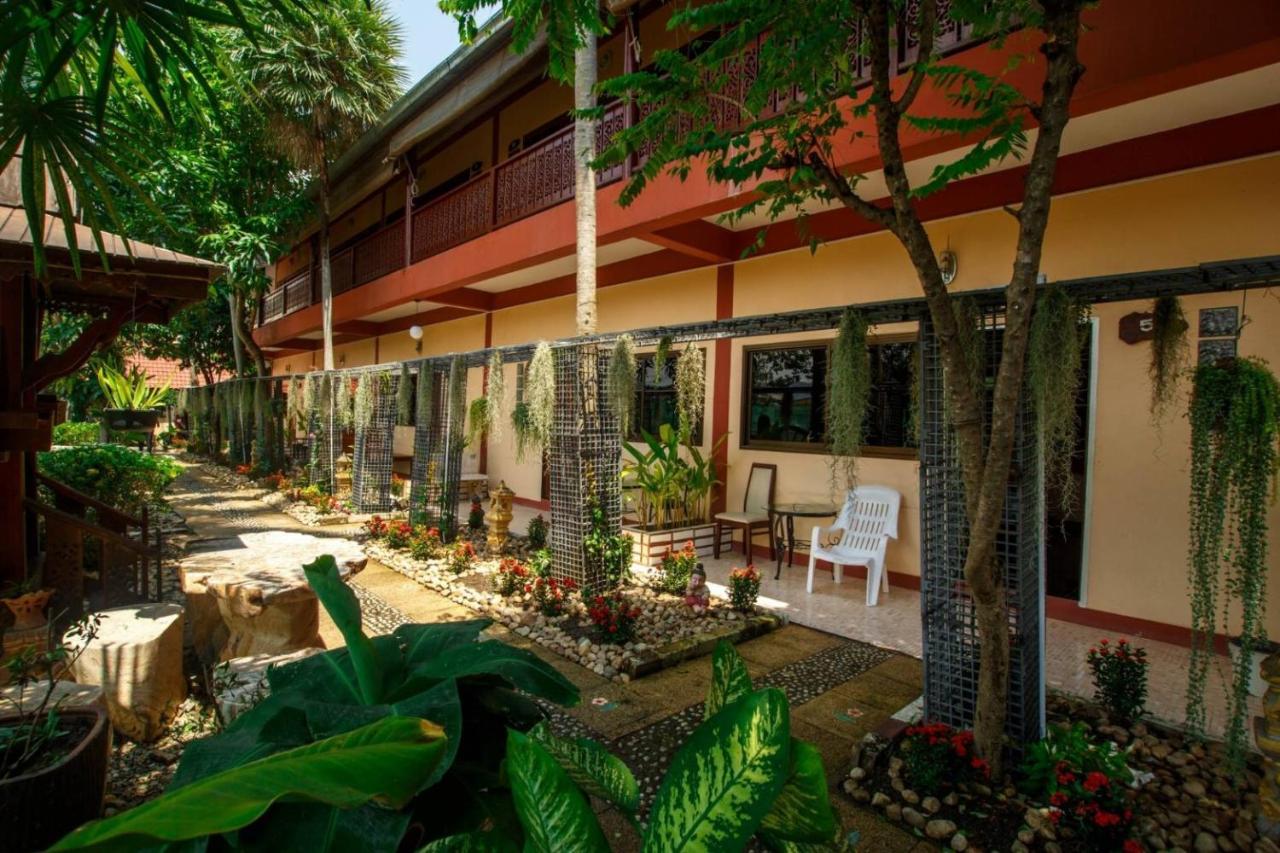 Noble Night Guesthouse Kanchanaburi Buitenkant foto