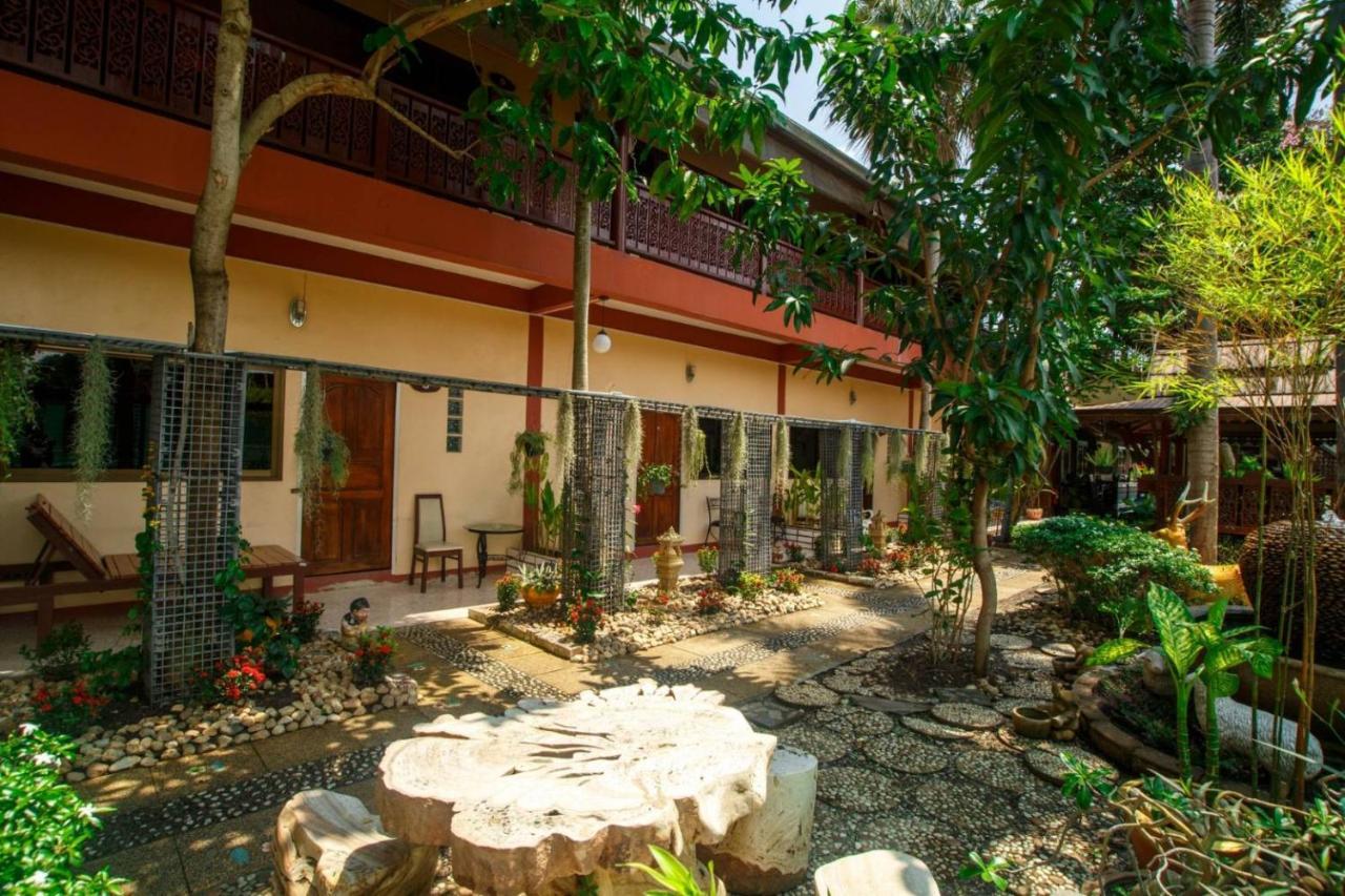 Noble Night Guesthouse Kanchanaburi Buitenkant foto