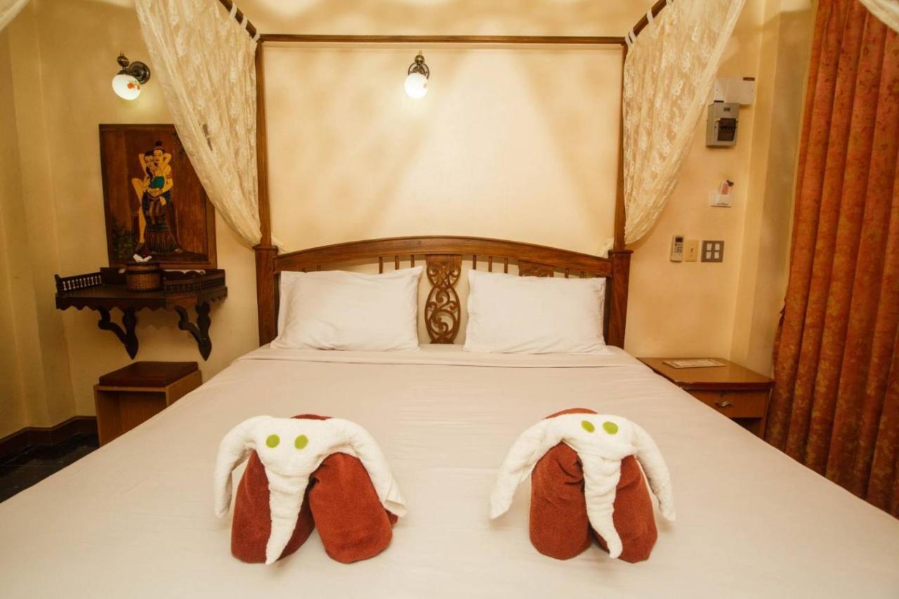 Noble Night Guesthouse Kanchanaburi Buitenkant foto