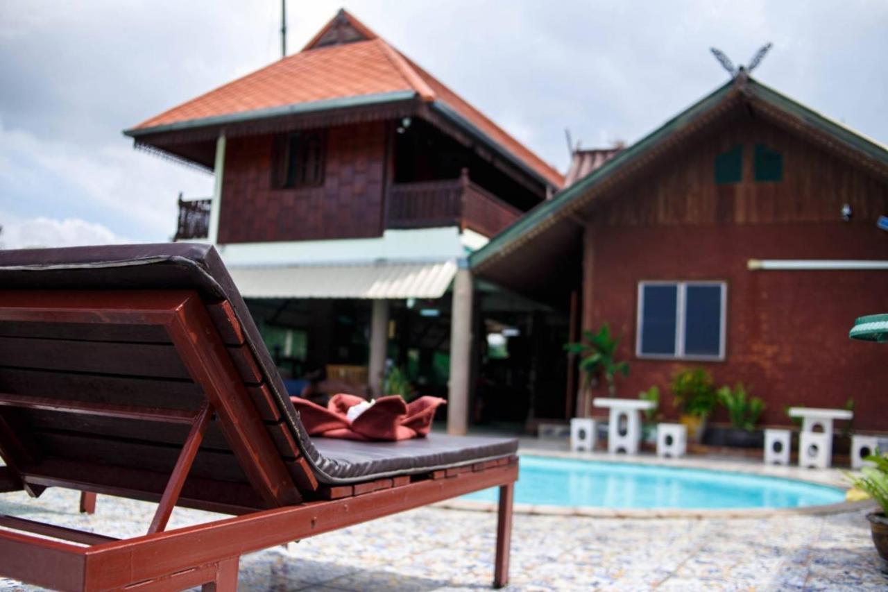 Noble Night Guesthouse Kanchanaburi Buitenkant foto
