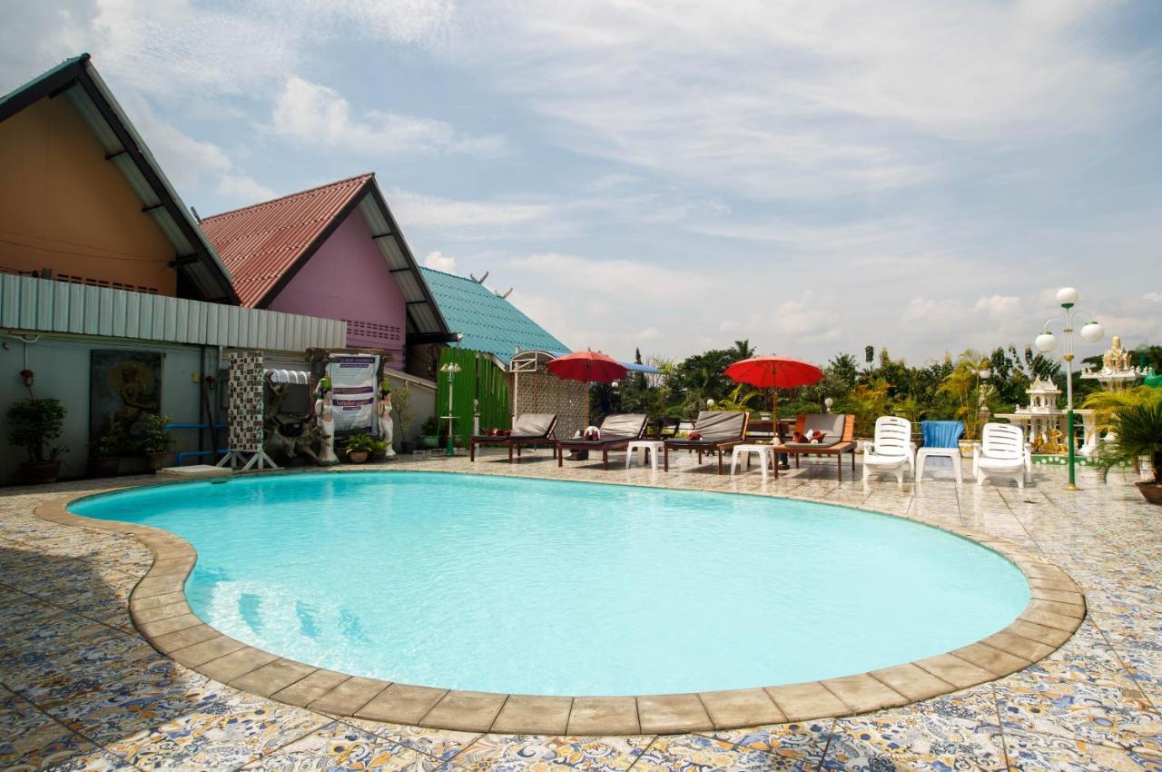 Noble Night Guesthouse Kanchanaburi Buitenkant foto