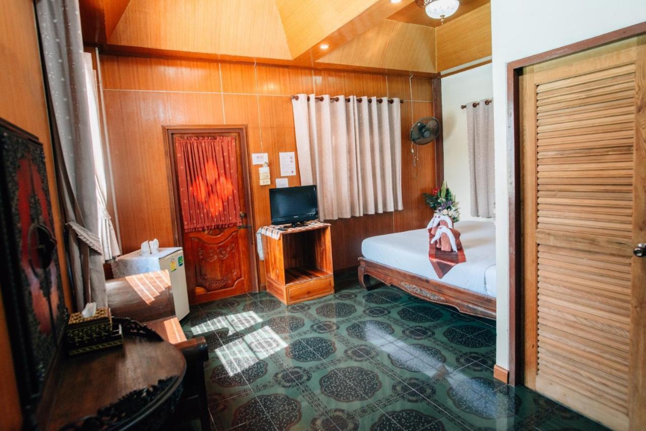 Noble Night Guesthouse Kanchanaburi Buitenkant foto