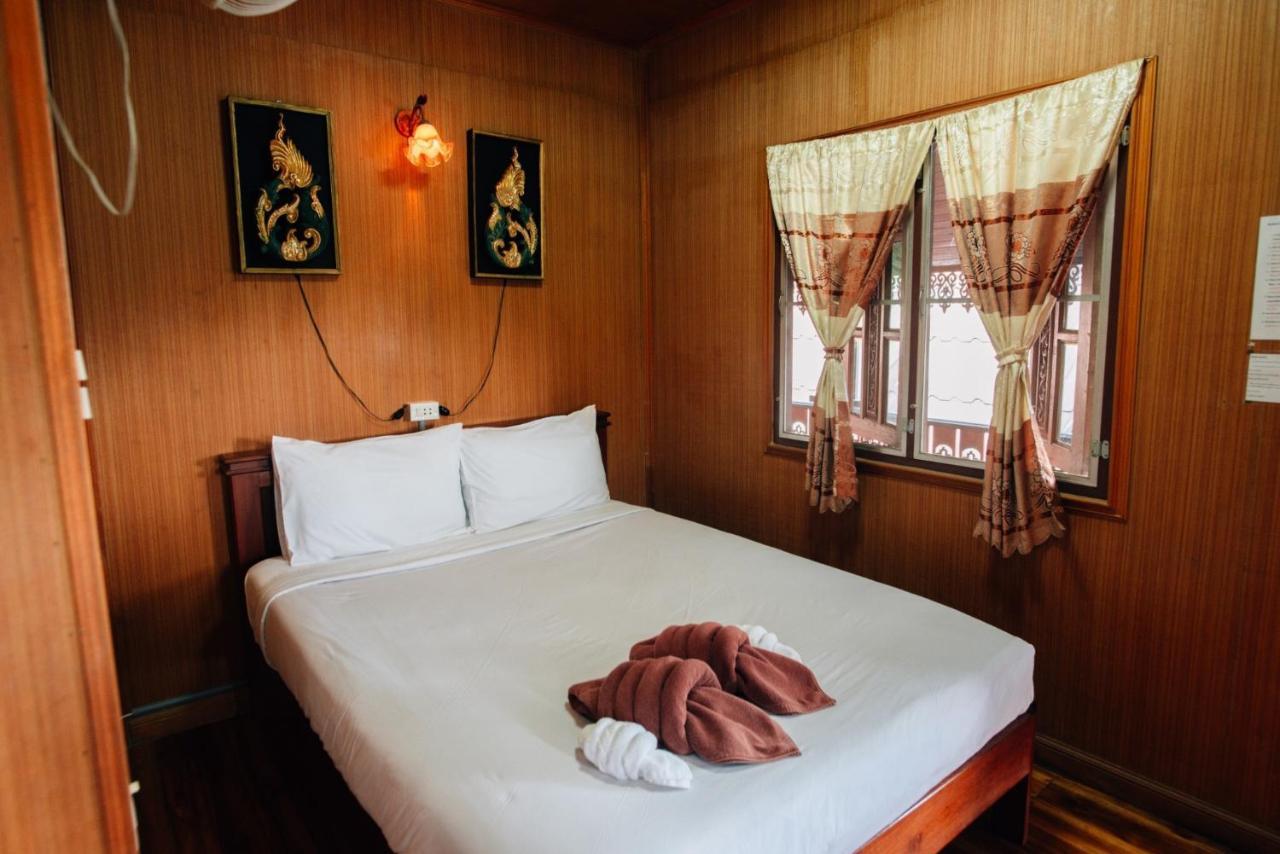 Noble Night Guesthouse Kanchanaburi Buitenkant foto
