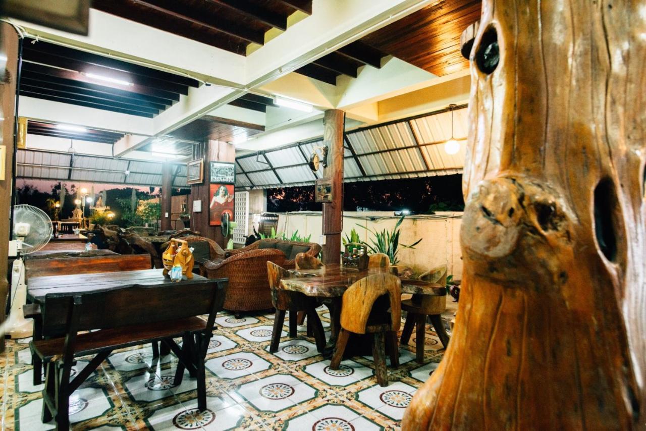 Noble Night Guesthouse Kanchanaburi Buitenkant foto