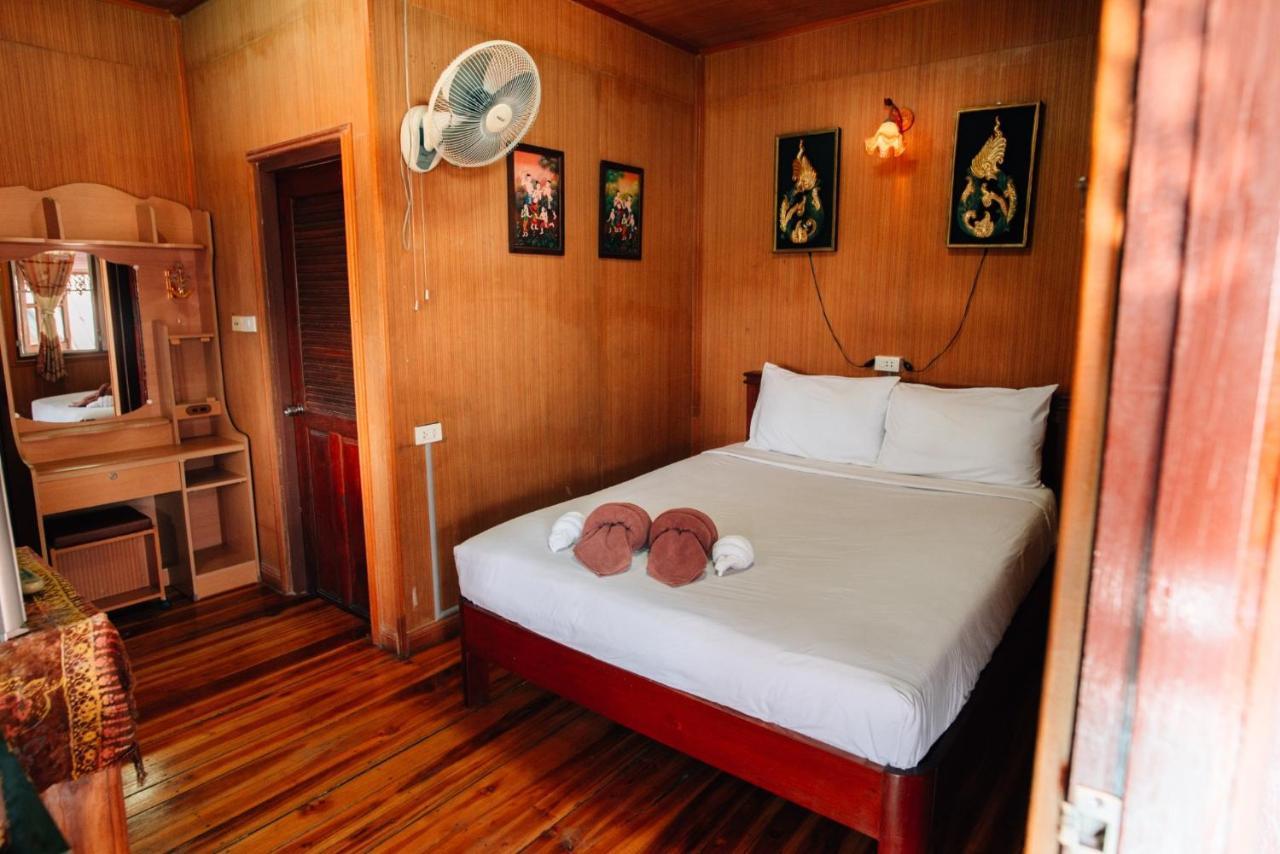 Noble Night Guesthouse Kanchanaburi Buitenkant foto